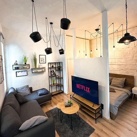 Urban Studio With Private Garden Near Andrassy Budapest Exterior foto