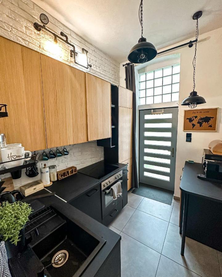 Urban Studio With Private Garden Near Andrassy Budapest Exterior foto